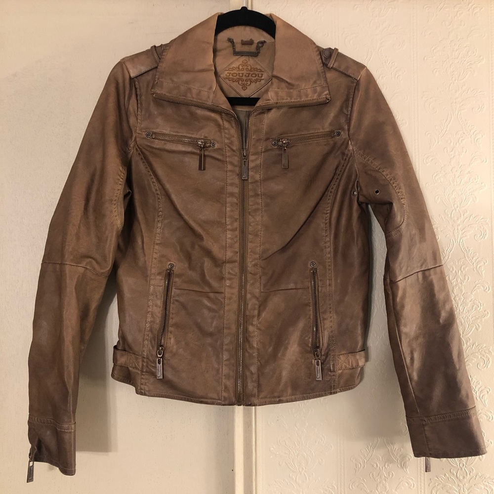 ᒍOᑌ ᒍOᑌ ᗷᖇOᗯᑎ ᖴᗩᑌ᙭ ᒪᗴᗩTᕼᗴᖇ ᗰOTO ᒍᗩᑕKᗴT